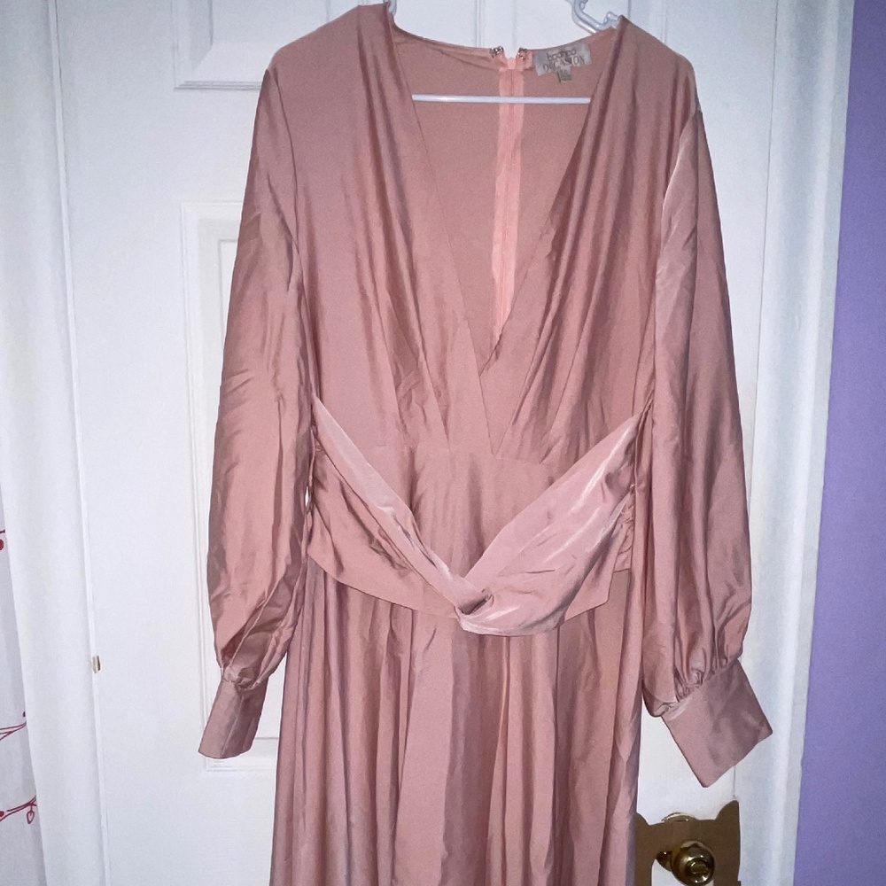SATIN TWIST FRONT MAXI DRESS SIZE 10 by BOOHOO